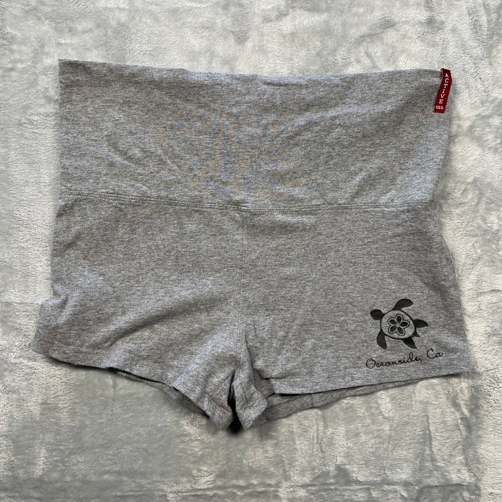 Active USA Womens Grey Turtle Oceanside CA Yoga Shorts Size L